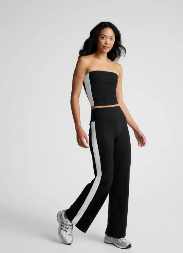 Fashion Beyond Yoga Spacedye Line Up Strapless Cropped Top Darkest Night/Cloud White